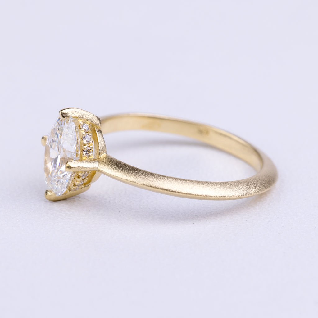 Savannah Oval Diamond Engagement Ring - Davidson JewelsDiamond Engagement Ring18k yellowOval